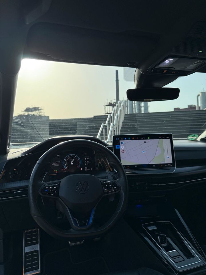 VW Golf 8.5 R Black Edition — Akrapovič — Innenraum 1