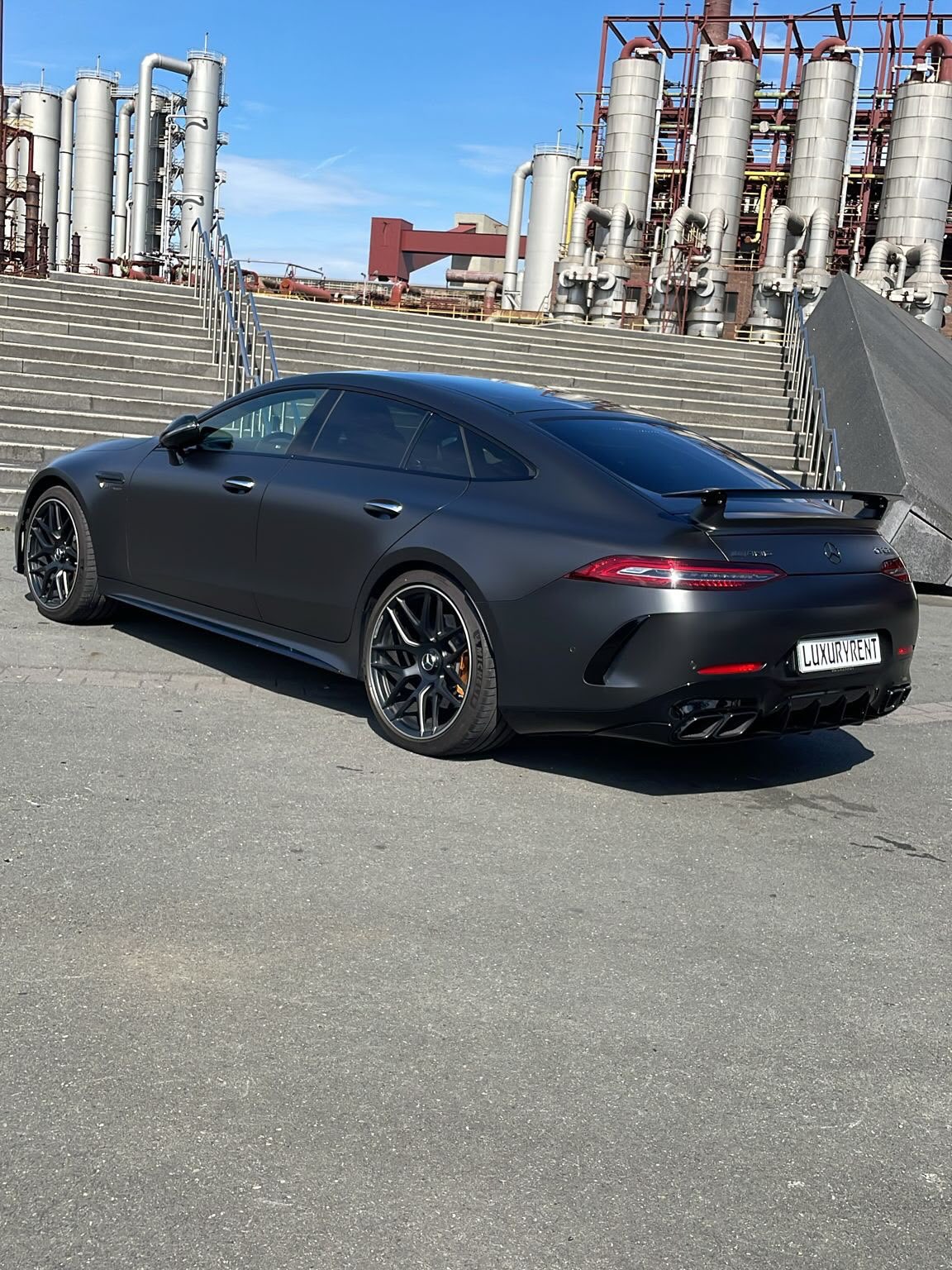 Mercedes-AMG GT 63 S 4-Türer Coupé 2025 — AMG Magno Black — Vorderansicht