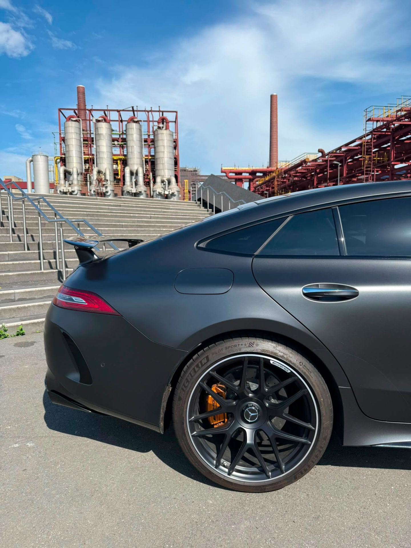 Mercedes-AMG GT 63 S 4-Türer Coupé 2025 — AMG Magno Black — Heckansicht