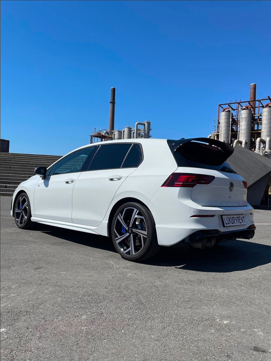 VW Golf 8.5 R Performance Oryxweiß — Akrapovič — Innenraum 1